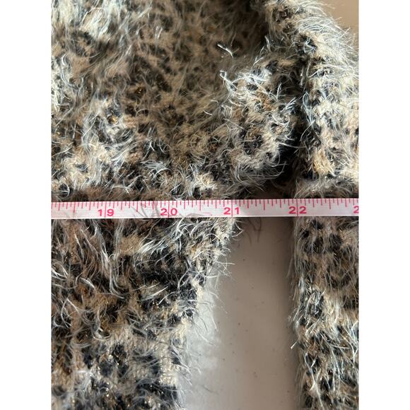 BKE Boutique Fuzzy Leopard Print V-Neck Cozy Sweater Women's Size L - Picture 5 of 8
